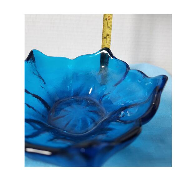 Blue Lotus shaped Viking Glass Bowl 6" MCM- M - Picture 5 of 5